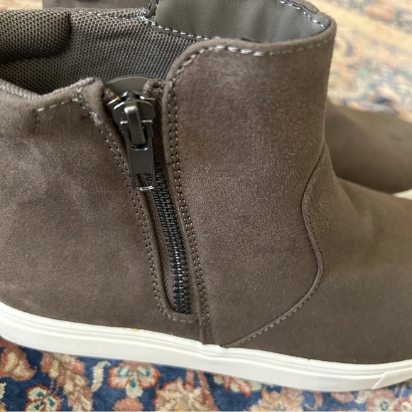 NWOT Izod grey/taupe suede side zip shirt boots. Size 8. Comfy and versatile - Picture 8 of 8